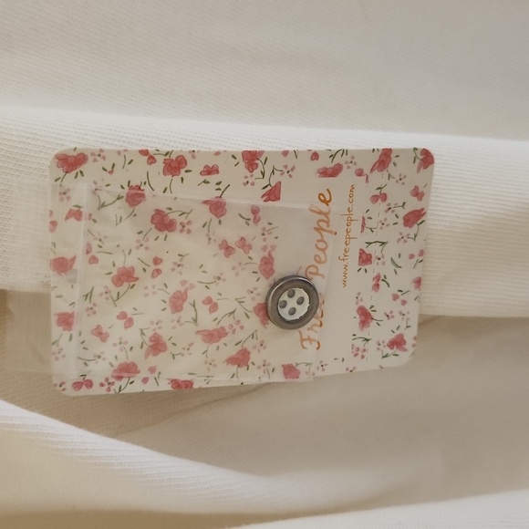 We The Free Acadia Henley Top small NWT - Picture 5 of 6